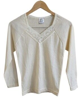 Vintage Woolland Women's 100% Wool Cream 3/4 Length Sleeve Top. Size Small